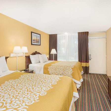 Days Inn By Wyndham Mt Pleasant-Charleston-Patriots Point Екстериор снимка