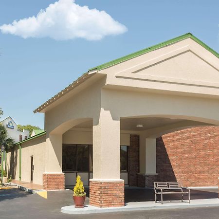 Days Inn By Wyndham Mt Pleasant-Charleston-Patriots Point Екстериор снимка