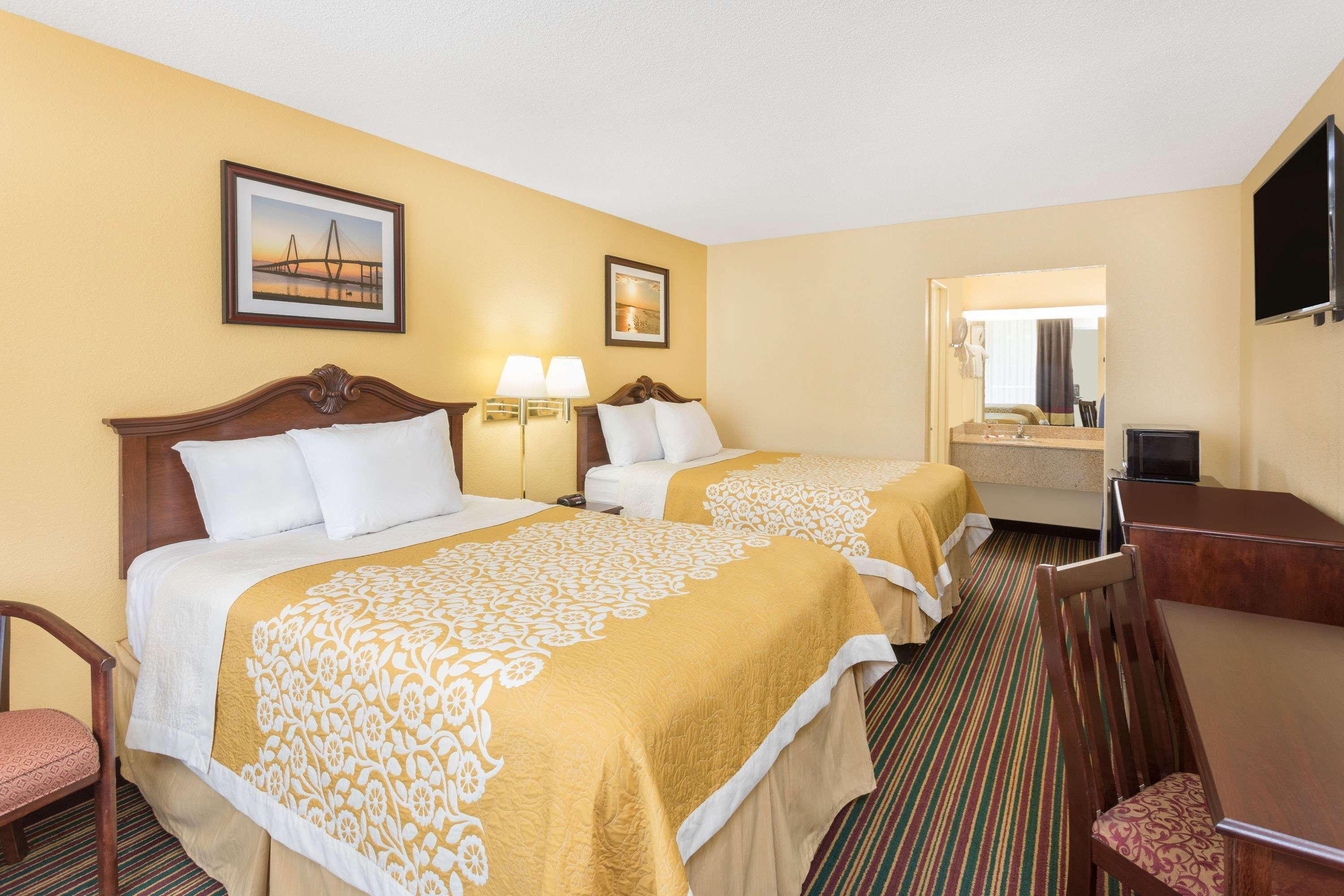 Days Inn By Wyndham Mt Pleasant-Charleston-Patriots Point Екстериор снимка