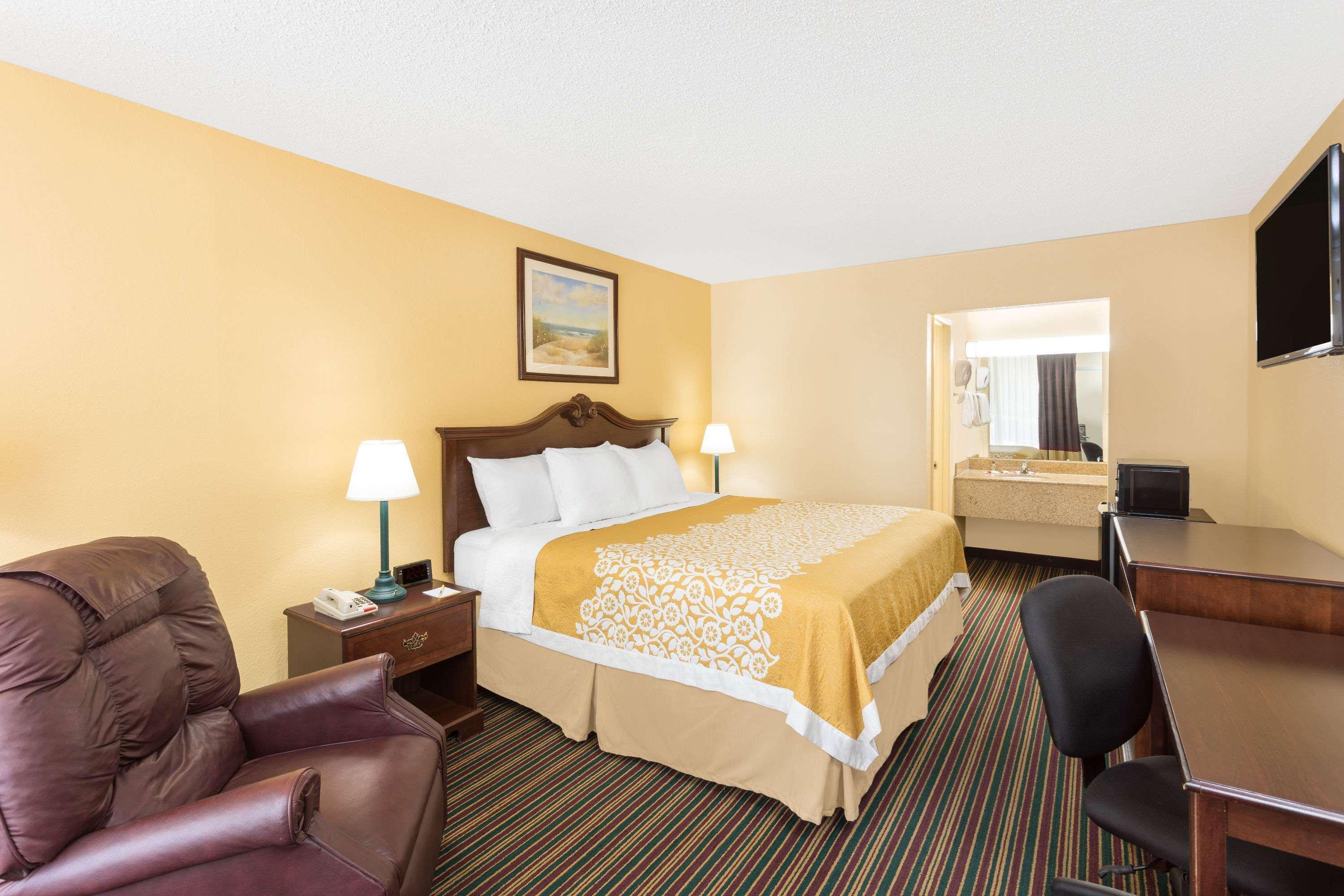 Days Inn By Wyndham Mt Pleasant-Charleston-Patriots Point Екстериор снимка