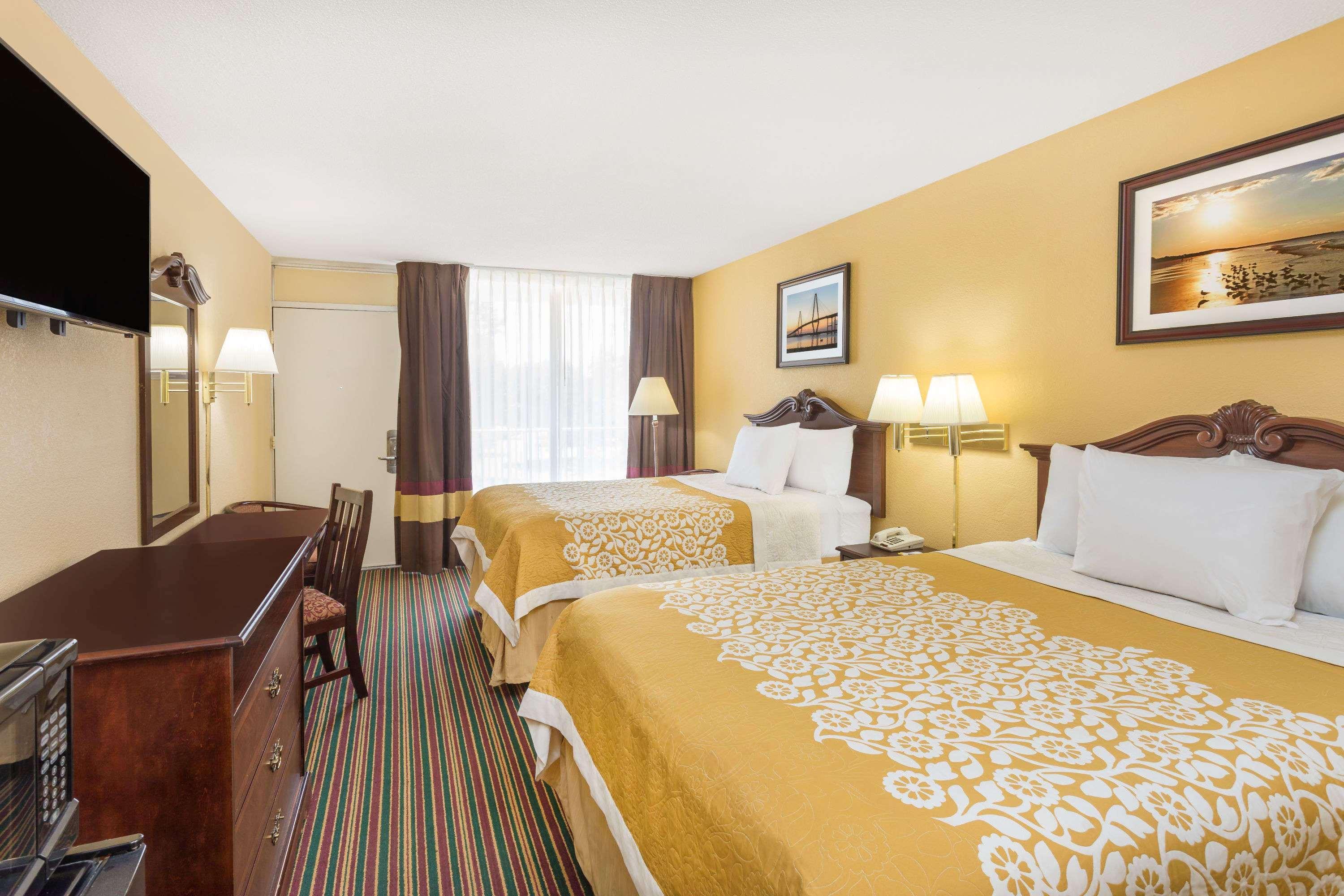 Days Inn By Wyndham Mt Pleasant-Charleston-Patriots Point Екстериор снимка