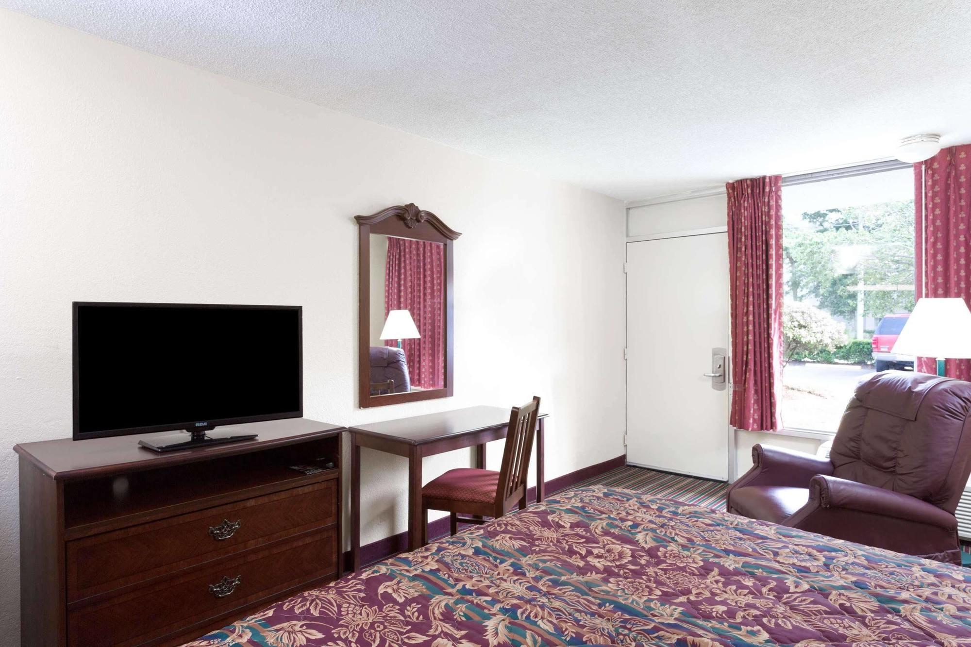 Days Inn By Wyndham Mt Pleasant-Charleston-Patriots Point Екстериор снимка