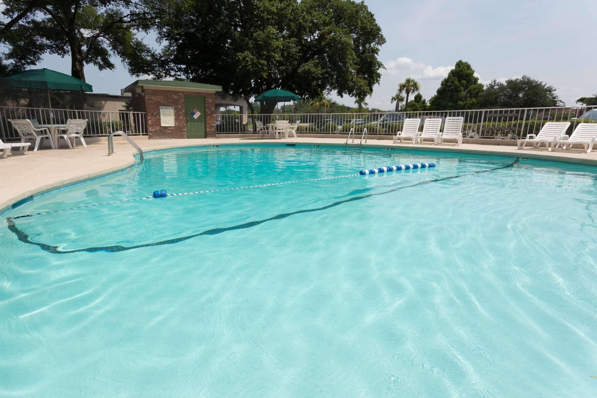 Days Inn By Wyndham Mt Pleasant-Charleston-Patriots Point Екстериор снимка