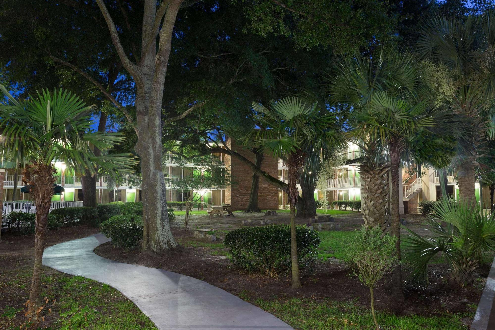 Days Inn By Wyndham Mt Pleasant-Charleston-Patriots Point Екстериор снимка