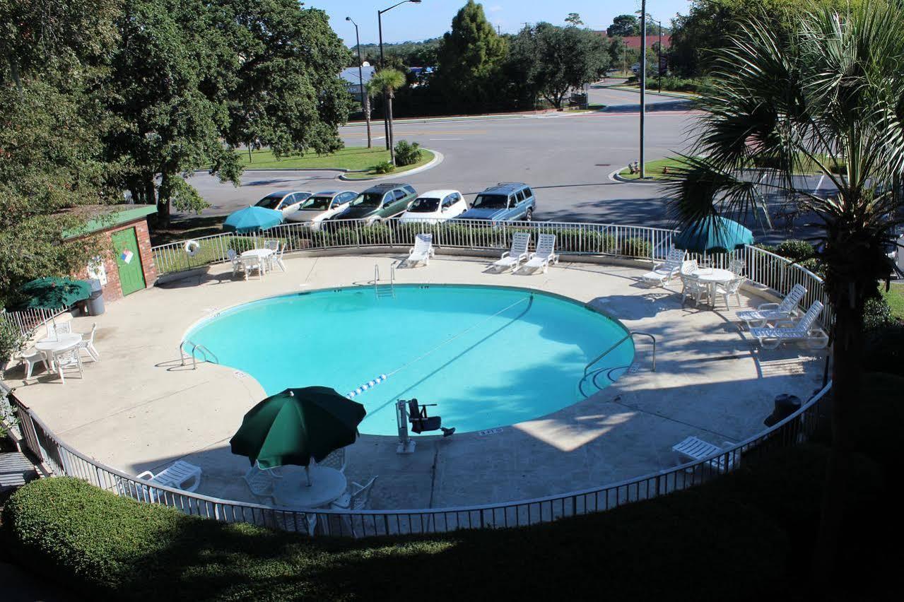 Days Inn By Wyndham Mt Pleasant-Charleston-Patriots Point Екстериор снимка